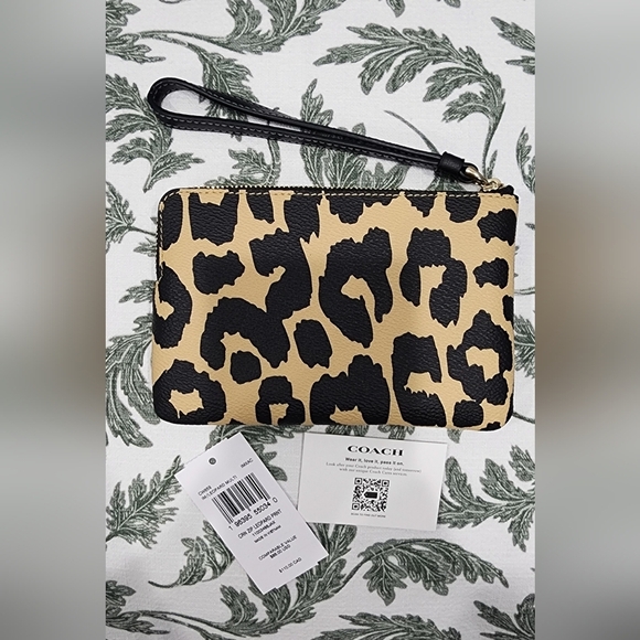 Coach Corner Zip Wristlet With Leopard Print - Picture 5 of 6